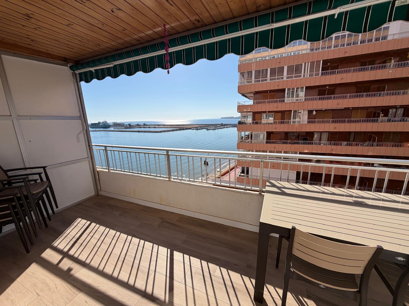 Resale - 3 Bedroom 2 Bathroom Apartamento in Torrevieja - Playa del Acequión - Alicante