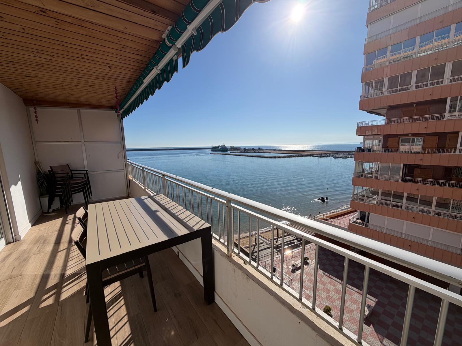 Resale - 3 Bedroom 2 Bathroom Apartamento in Torrevieja - Playa del Acequión - Alicante