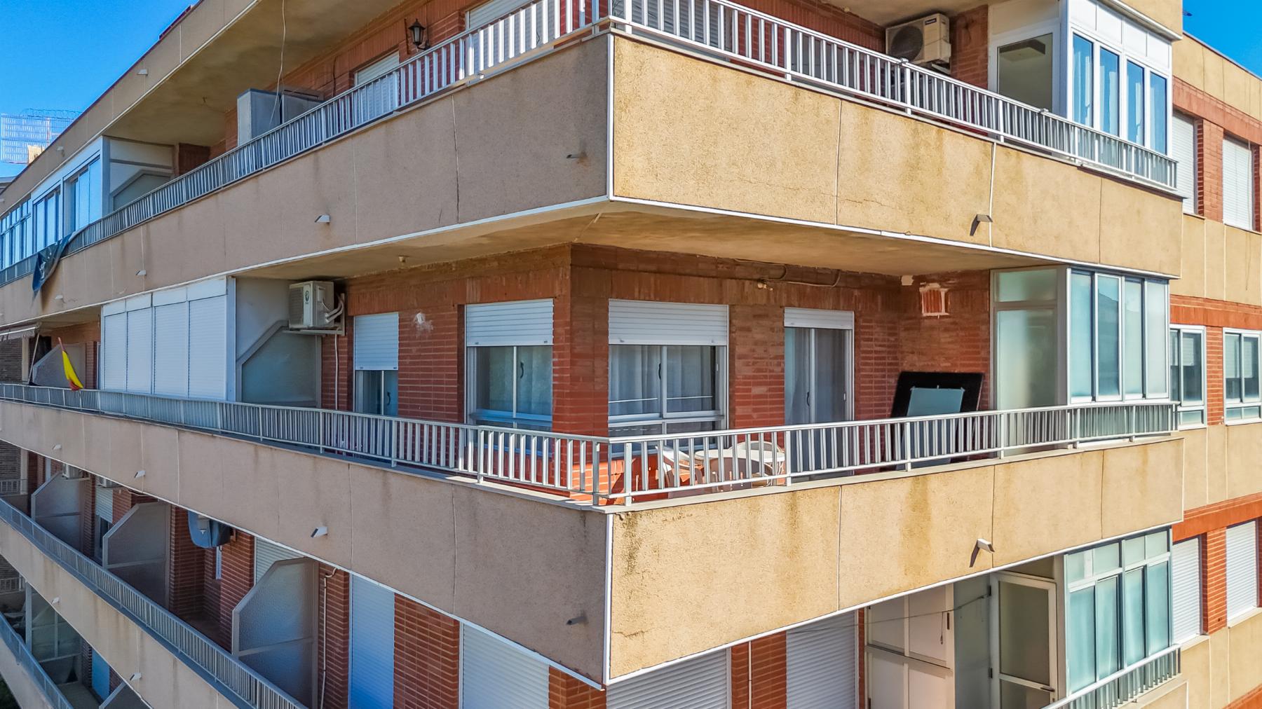 Resale - 2 Bedroom 1 Bathroom Apartamento in Torrevieja - Playa del Acequión - Alicante