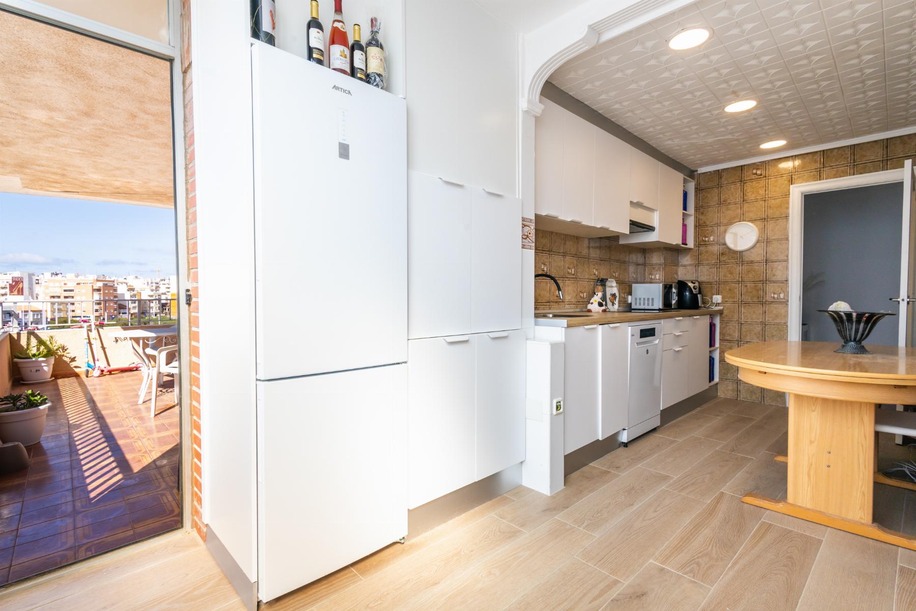 Resale - 2 Bedroom 1 Bathroom Apartamento in Torrevieja - Playa del Acequión - Alicante