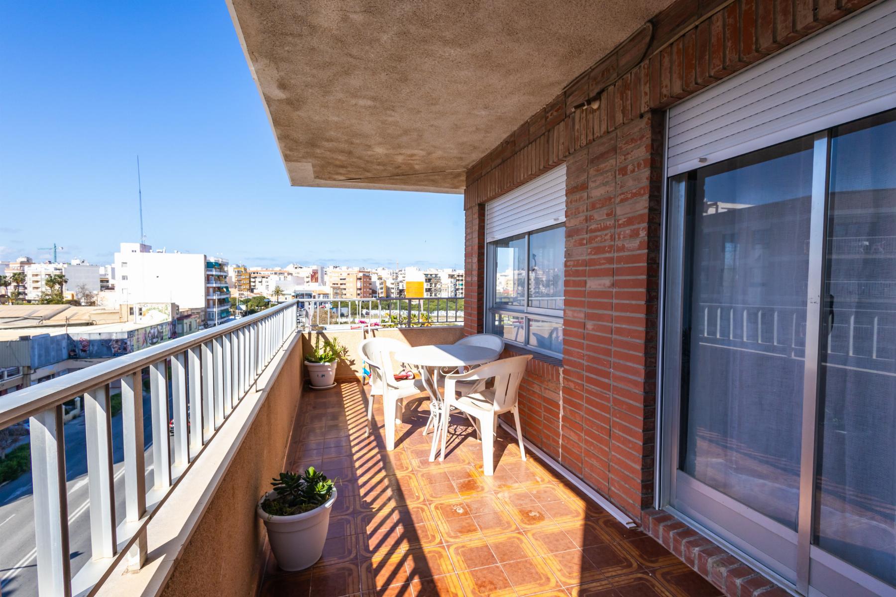 Resale - 2 Bedroom 1 Bathroom Apartamento in Torrevieja - Playa del Acequión - Alicante