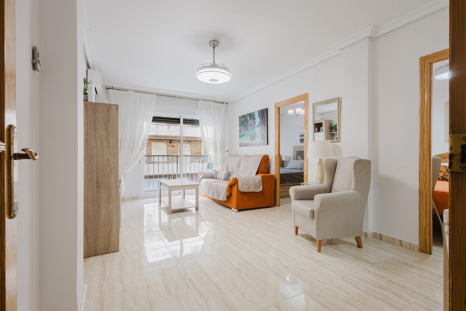 Resale - 2 Bedroom 1 Bathroom Apartamento in Torrevieja - Playa del Acequión - Alicante