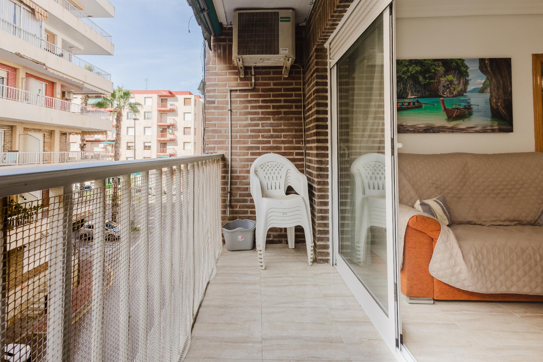 Resale - 2 Bedroom 1 Bathroom Apartamento in Torrevieja - Playa del Acequión - Alicante