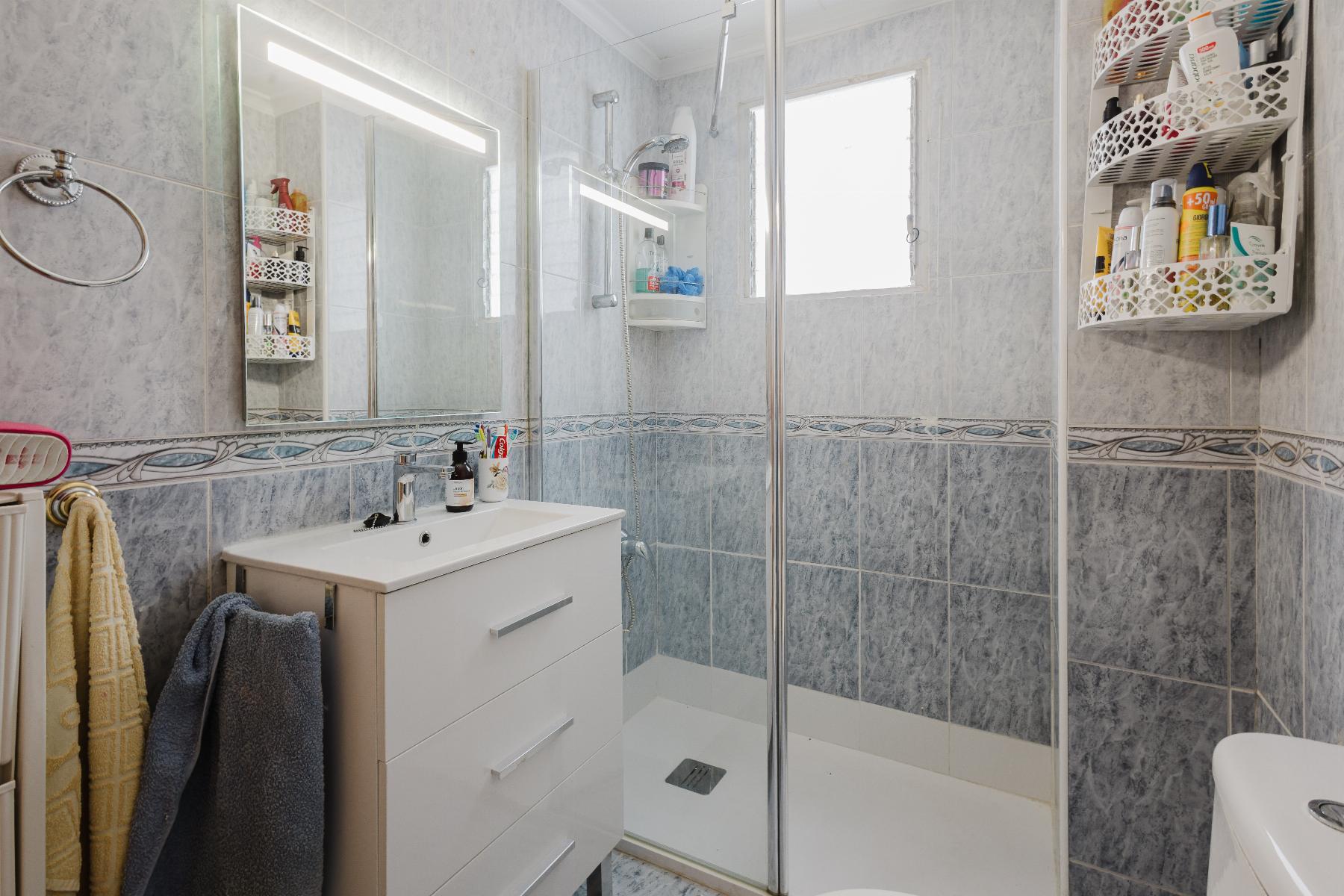 Resale - 2 Bedroom 1 Bathroom Apartamento in Torrevieja - Playa del Acequión - Alicante