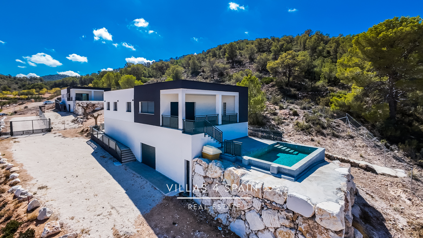 Resale - Copy: 3 bedroom 2 bathroom  build villa with pool and garage - camino del Prado - Alicante