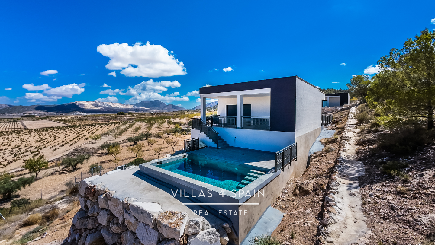 Resale - Copy: 3 bedroom 2 bathroom  build villa with pool and garage - camino del Prado - Alicante