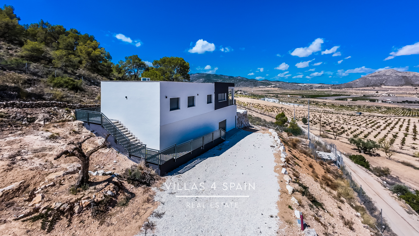 Resale - Copy: 3 bedroom 2 bathroom  build villa with pool and garage - camino del Prado - Alicante