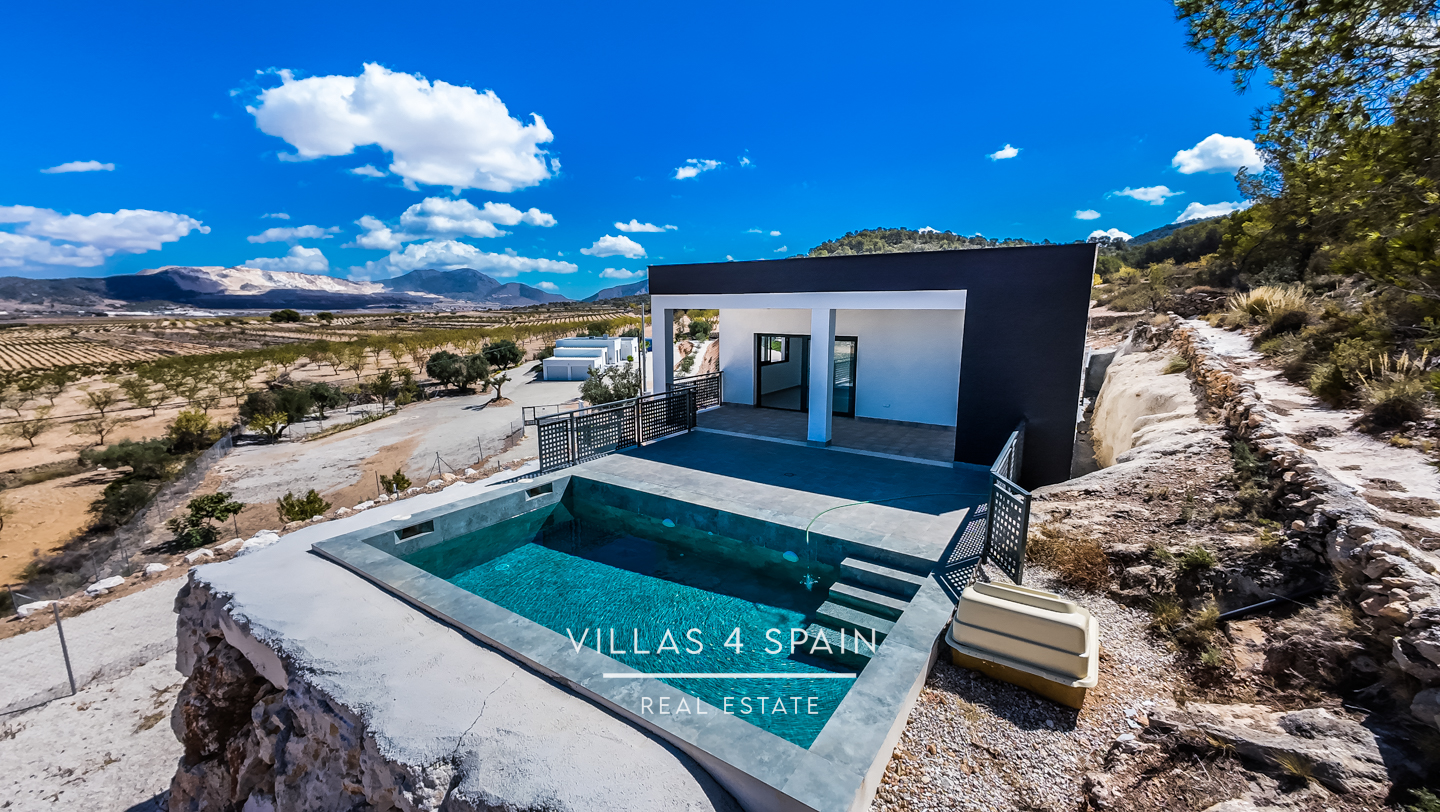 Resale - Copy: 3 bedroom 2 bathroom  build villa with pool and garage - camino del Prado - Alicante