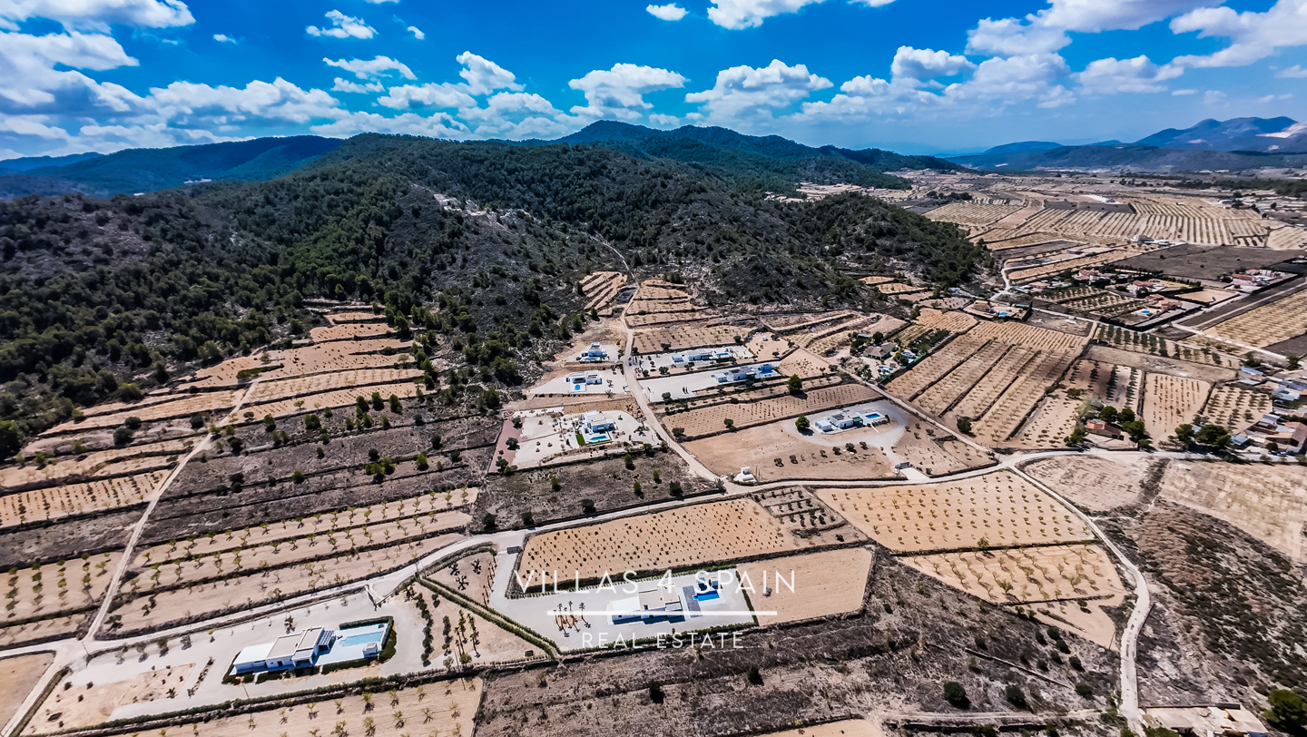 Resale - Copy: 3 bedroom 2 bathroom  build villa with pool and garage - camino del Prado - Alicante