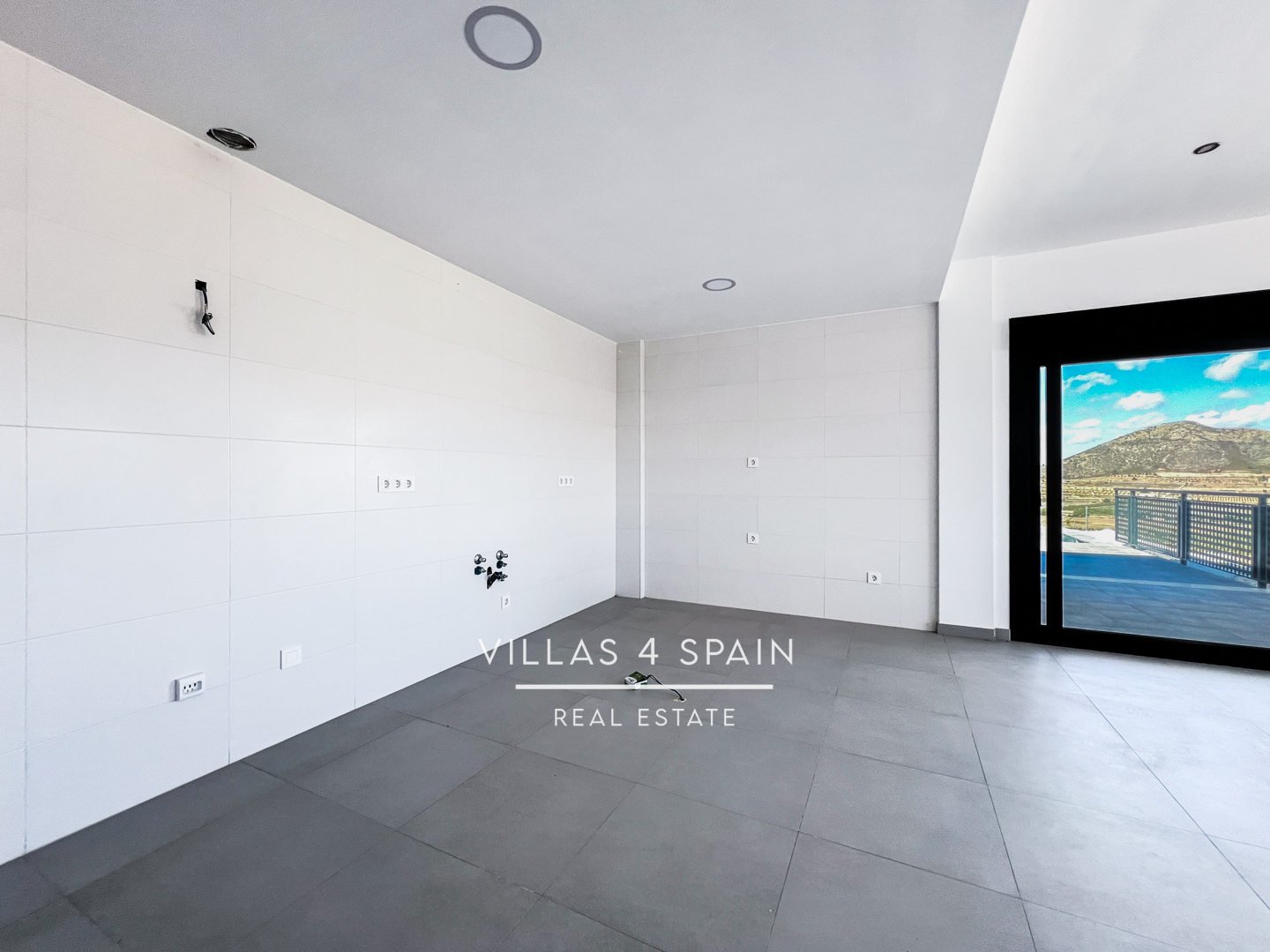 Resale - Copy: 3 bedroom 2 bathroom  build villa with pool and garage - camino del Prado - Alicante