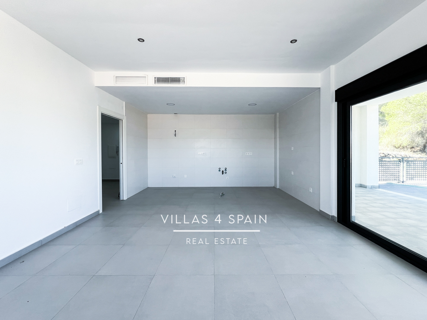 Resale - Copy: 3 bedroom 2 bathroom  build villa with pool and garage - camino del Prado - Alicante