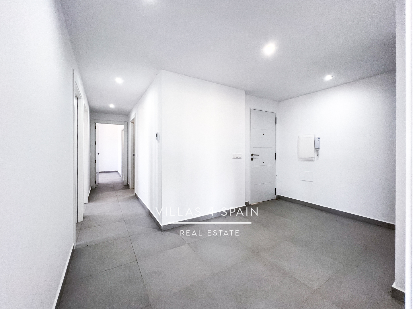 Resale - Copy: 3 bedroom 2 bathroom  build villa with pool and garage - camino del Prado - Alicante