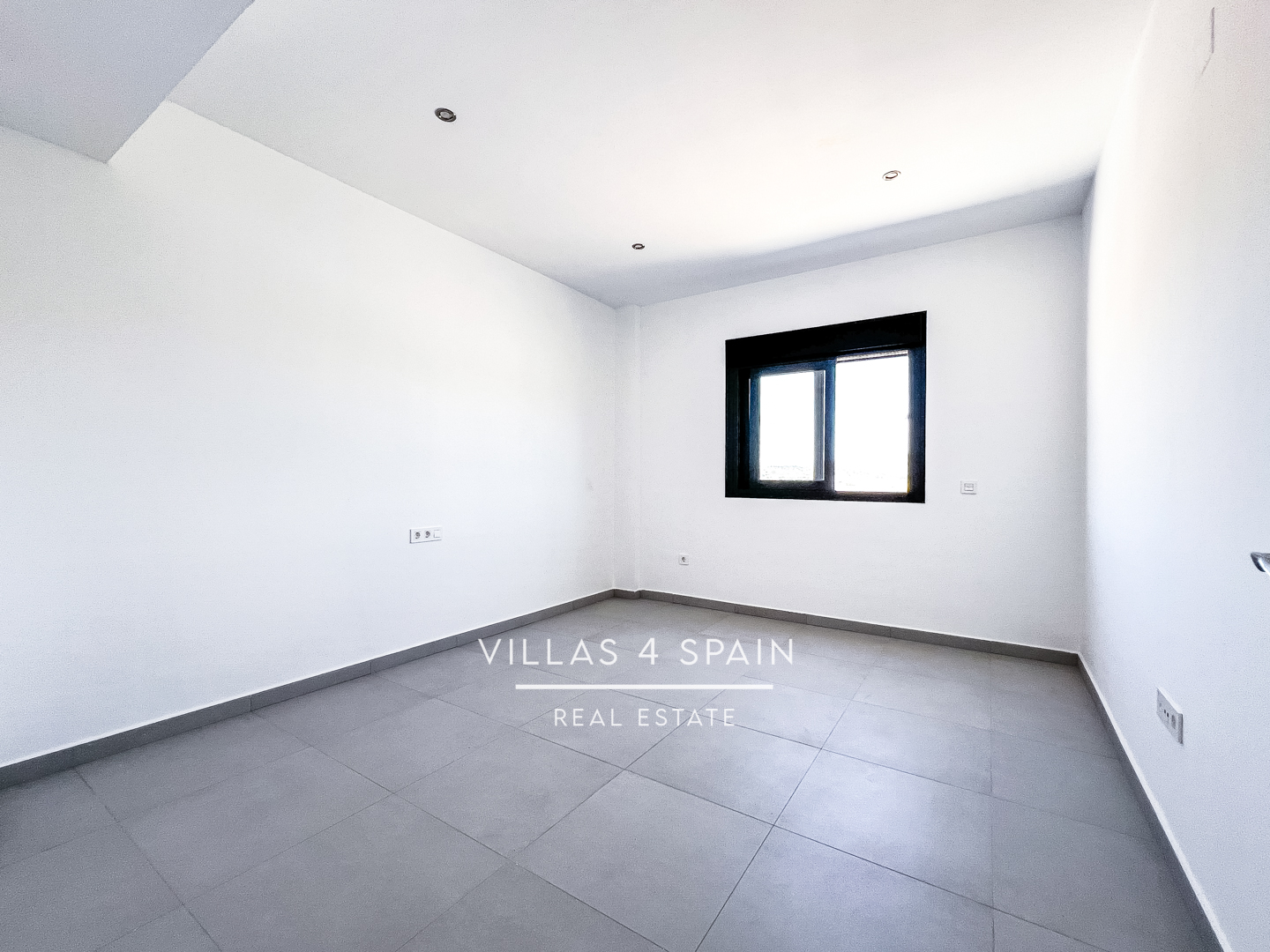 Resale - Copy: 3 bedroom 2 bathroom  build villa with pool and garage - camino del Prado - Alicante