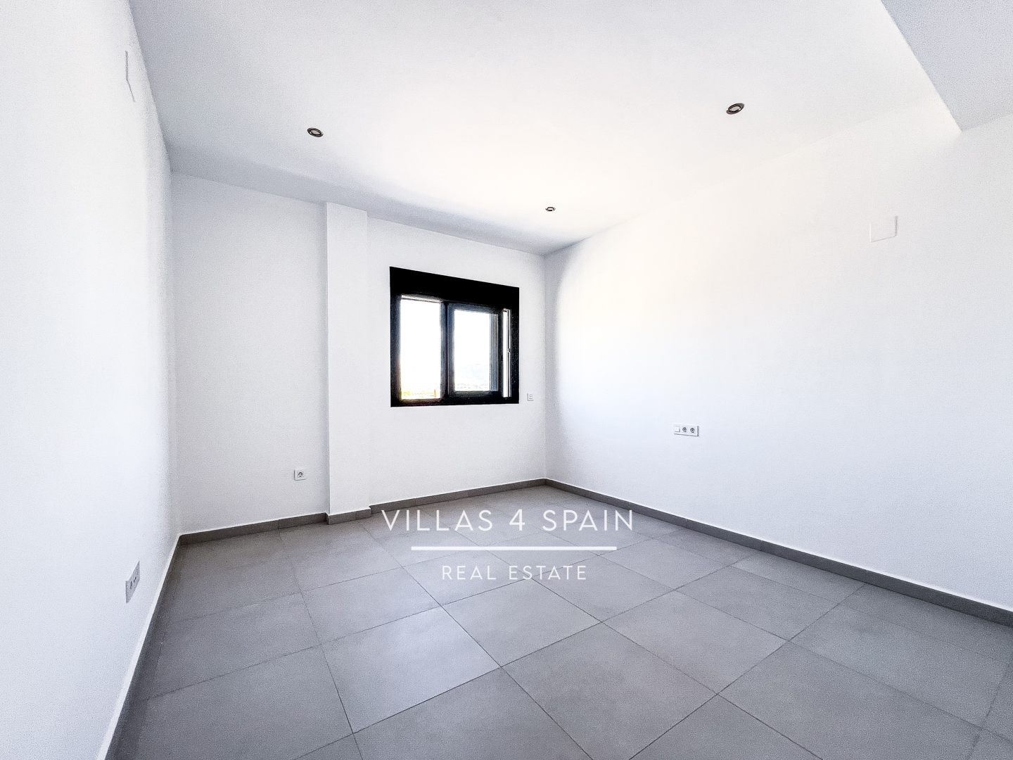 Resale - Copy: 3 bedroom 2 bathroom  build villa with pool and garage - camino del Prado - Alicante
