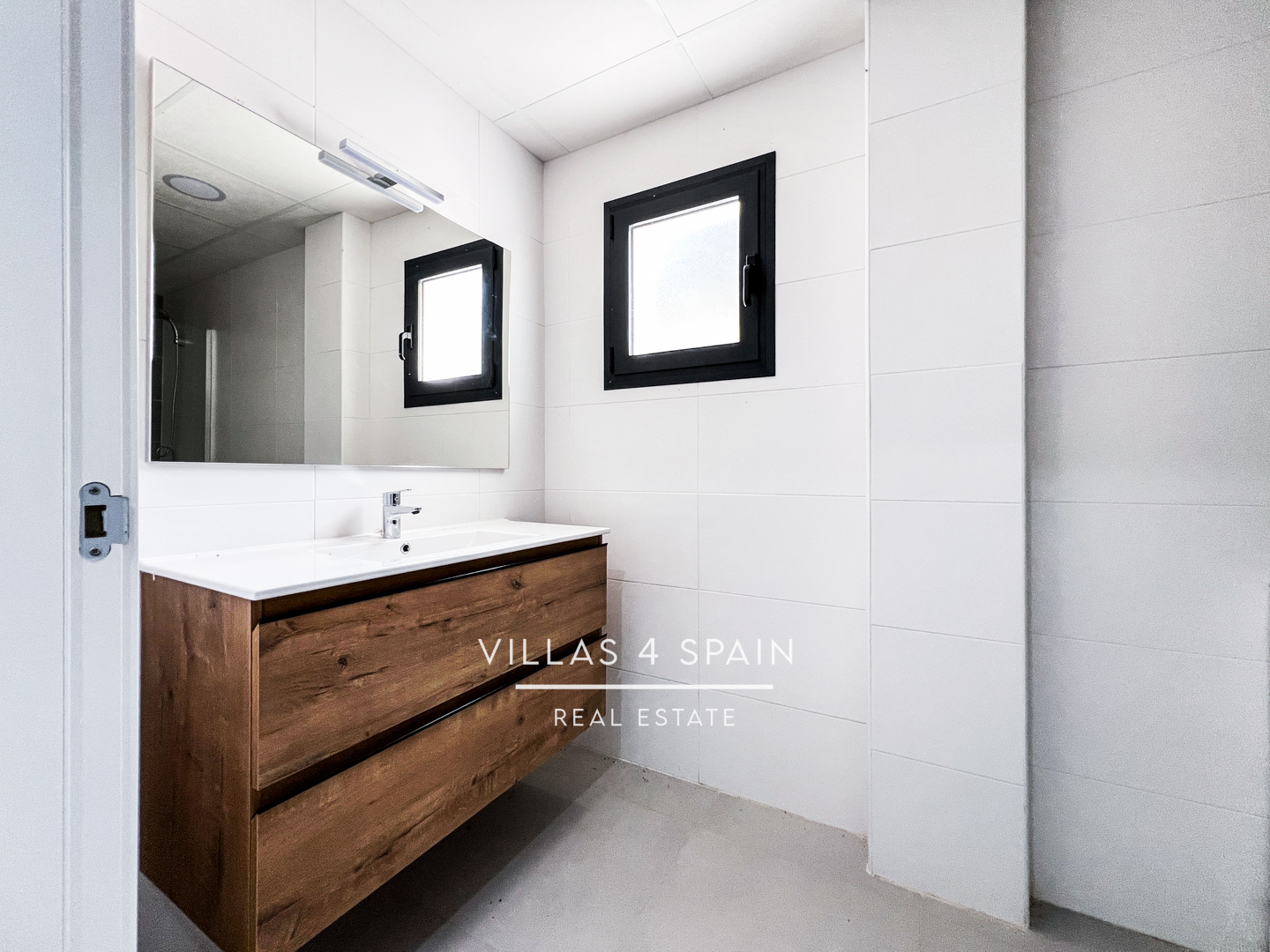 Resale - Copy: 3 bedroom 2 bathroom  build villa with pool and garage - camino del Prado - Alicante