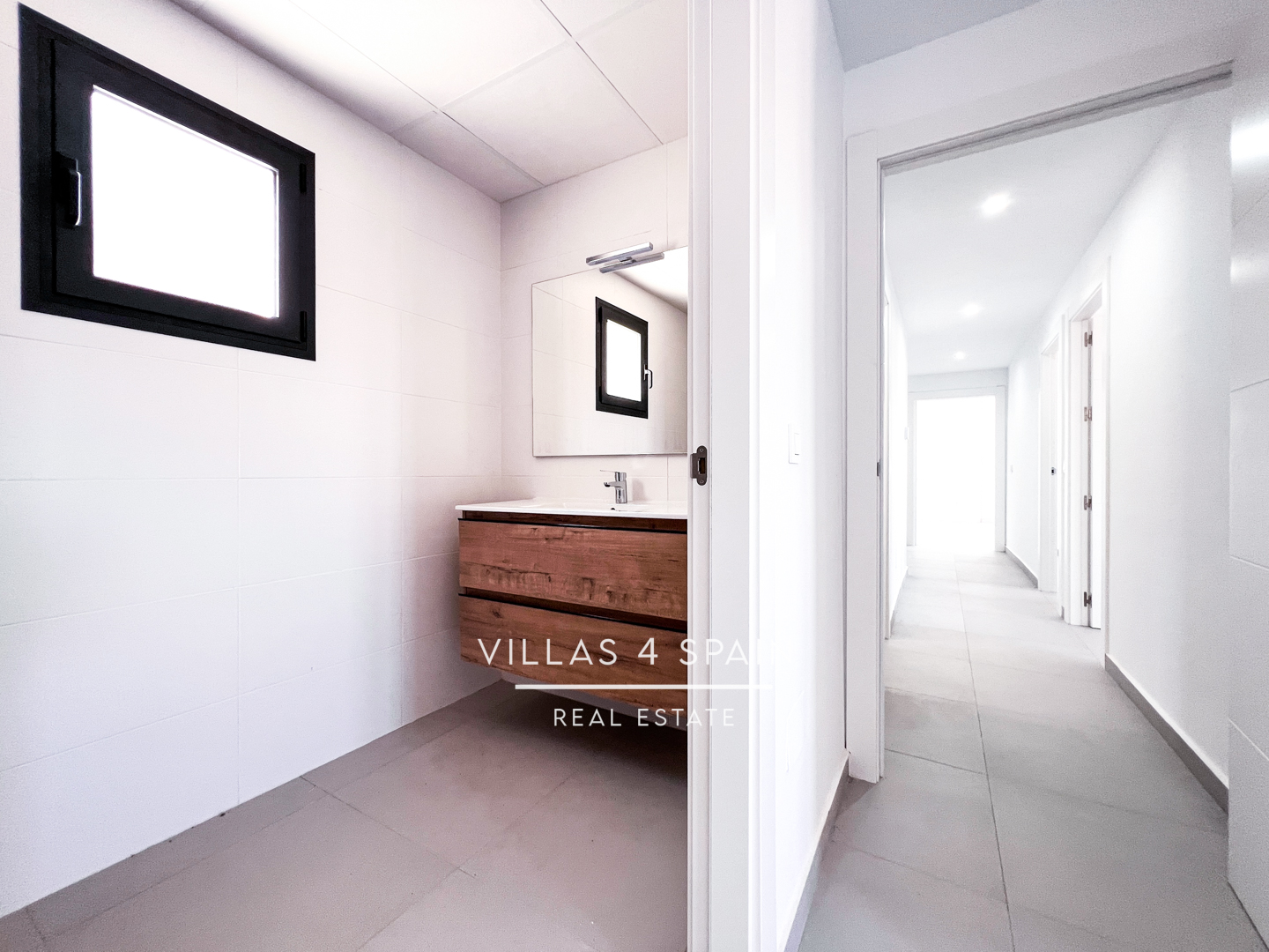 Resale - Copy: 3 bedroom 2 bathroom  build villa with pool and garage - camino del Prado - Alicante