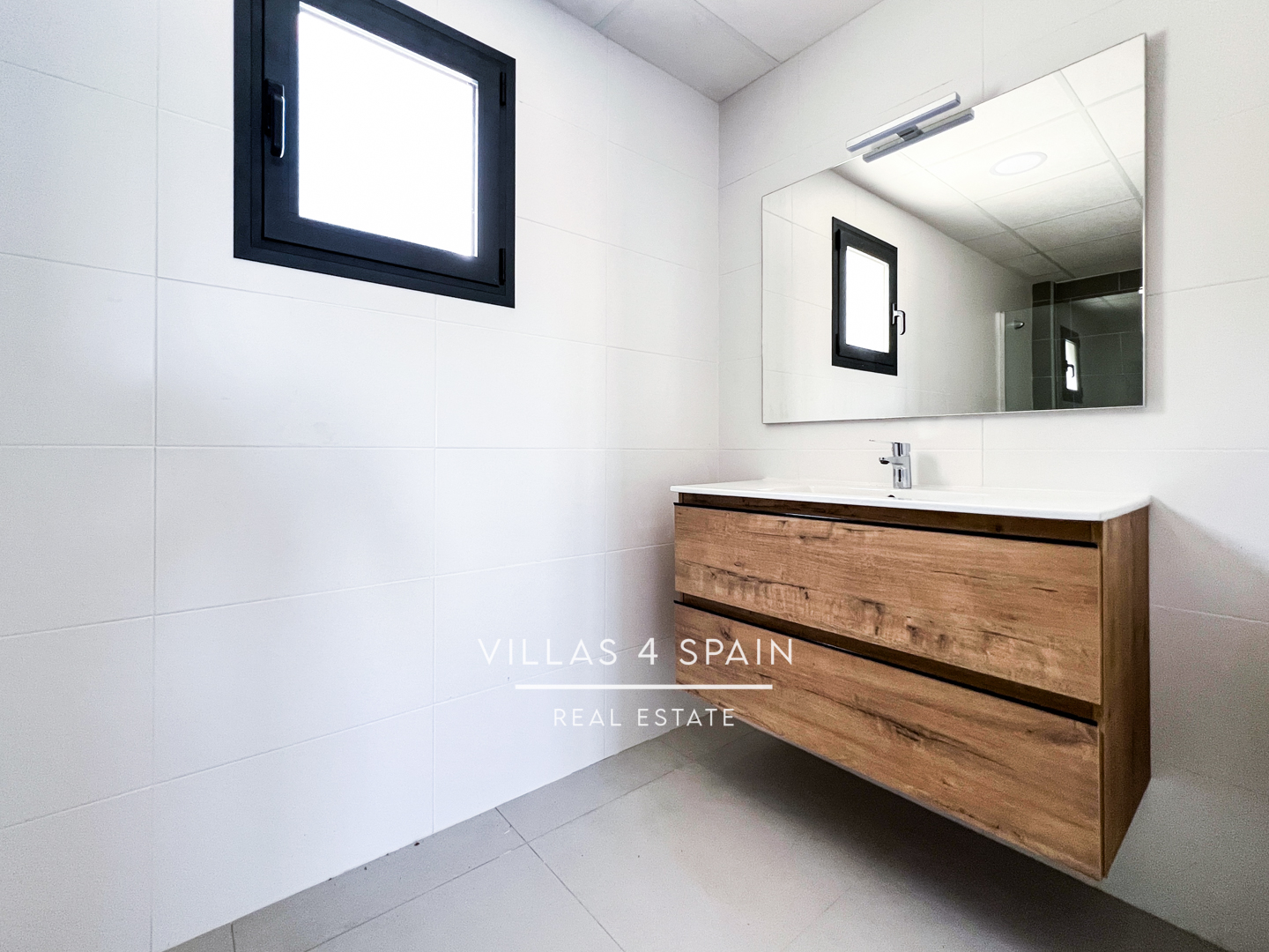 Resale - Copy: 3 bedroom 2 bathroom  build villa with pool and garage - camino del Prado - Alicante