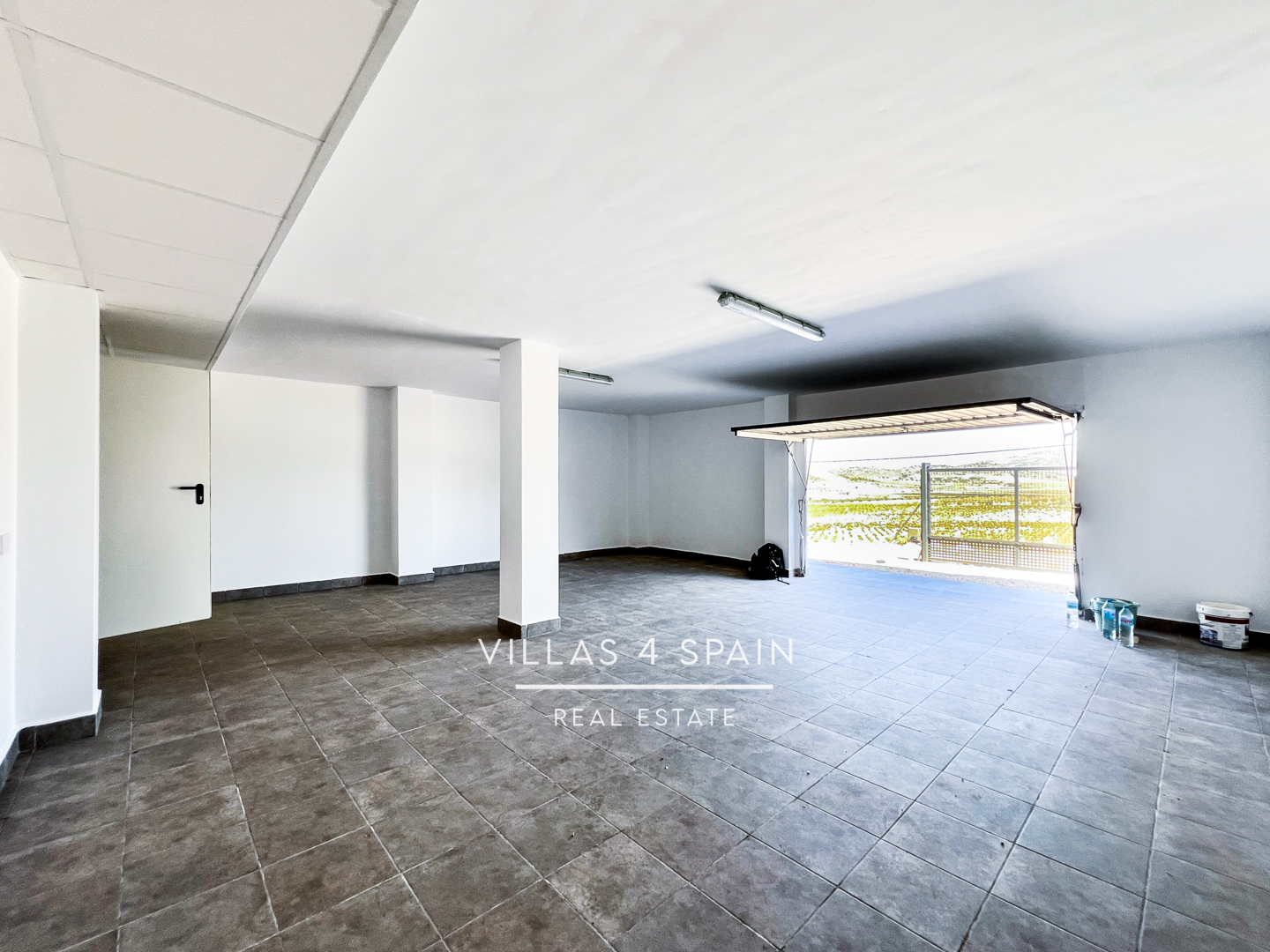 Resale - Copy: 3 bedroom 2 bathroom  build villa with pool and garage - camino del Prado - Alicante