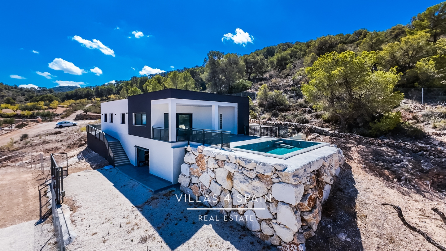  3 bedroom 2 bathroom  build villa with pool and garage