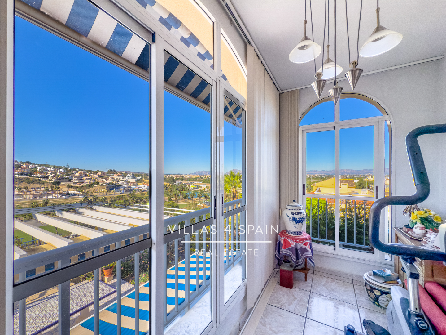 Resale - Copy: 4 Bedroom 3 Bathroom Villa In ciudad quesada La Marquesa Golf Course - av. del recorral  - Alicante