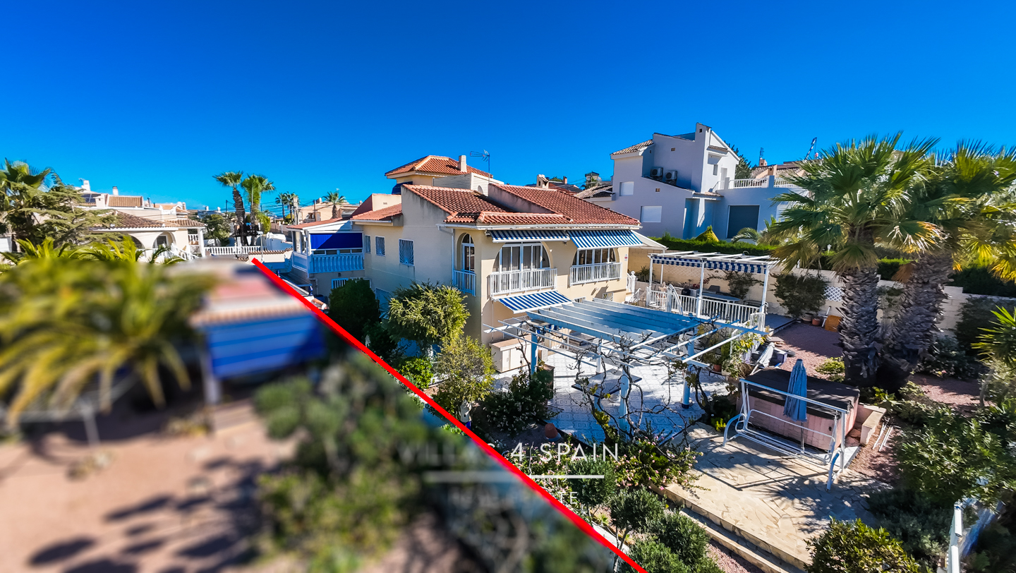 Resale - Copy: 4 Bedroom 3 Bathroom Villa In ciudad quesada La Marquesa Golf Course - av. del recorral  - Alicante