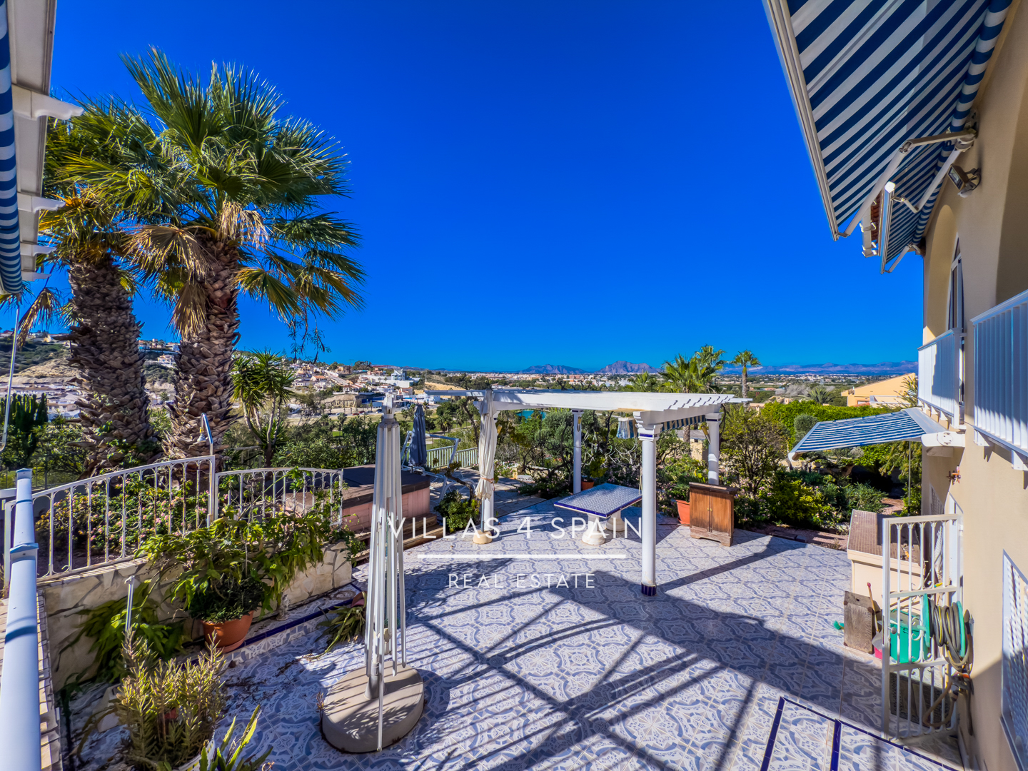 Resale - Copy: 4 Bedroom 3 Bathroom Villa In ciudad quesada La Marquesa Golf Course - av. del recorral  - Alicante