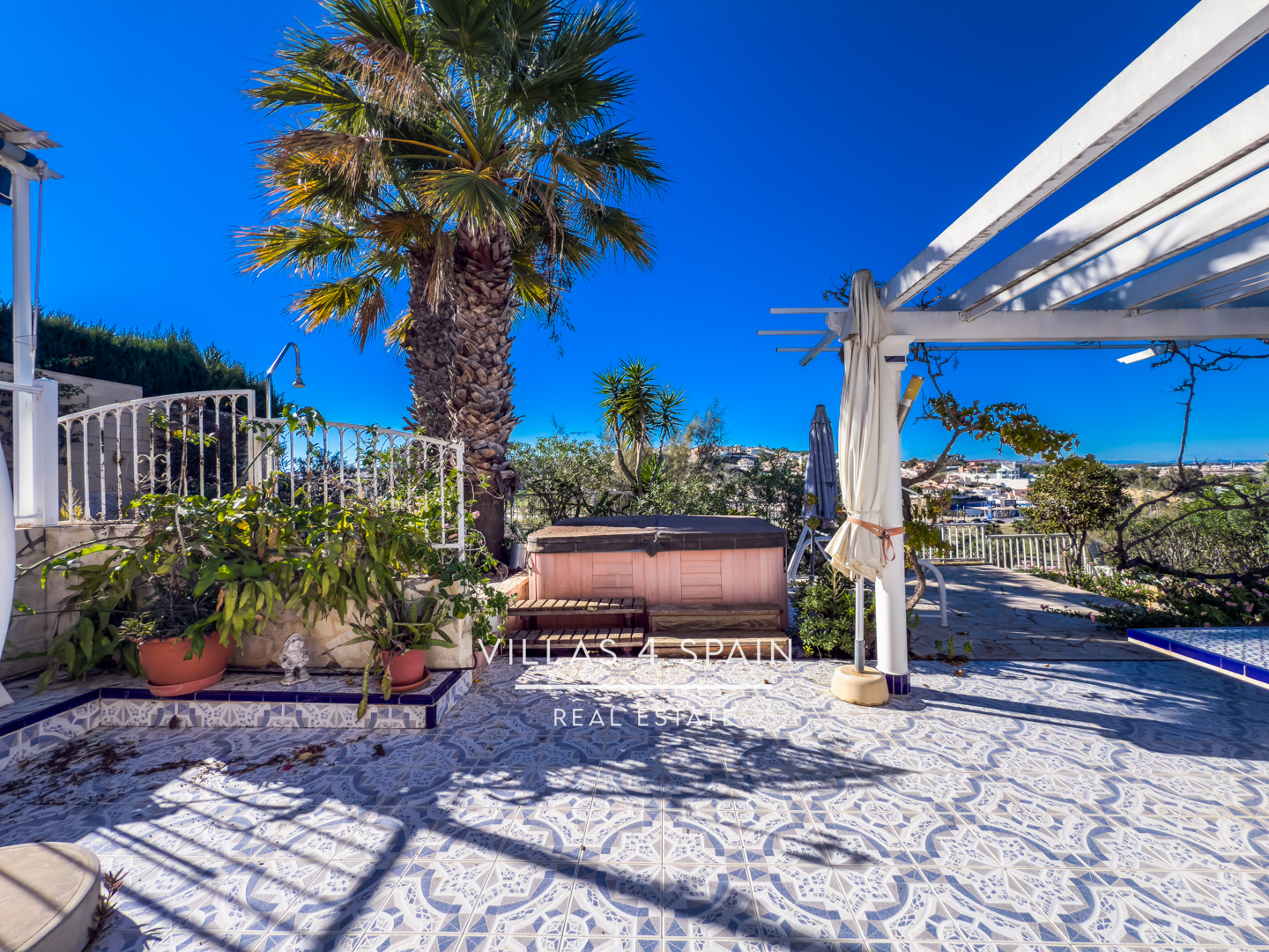 Resale - Copy: 4 Bedroom 3 Bathroom Villa In ciudad quesada La Marquesa Golf Course - av. del recorral  - Alicante