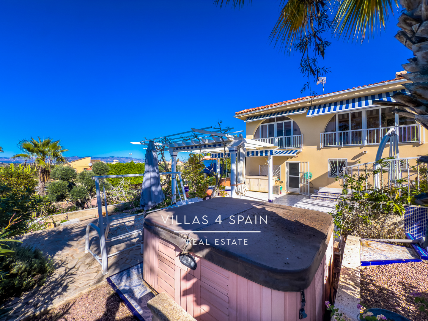 Resale - Copy: 4 Bedroom 3 Bathroom Villa In ciudad quesada La Marquesa Golf Course - av. del recorral  - Alicante