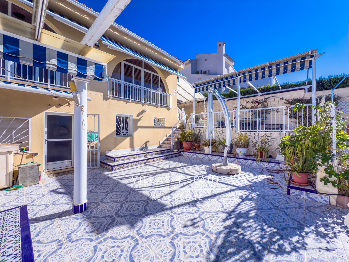 Resale - Copy: 4 Bedroom 3 Bathroom Villa In ciudad quesada La Marquesa Golf Course - av. del recorral  - Alicante