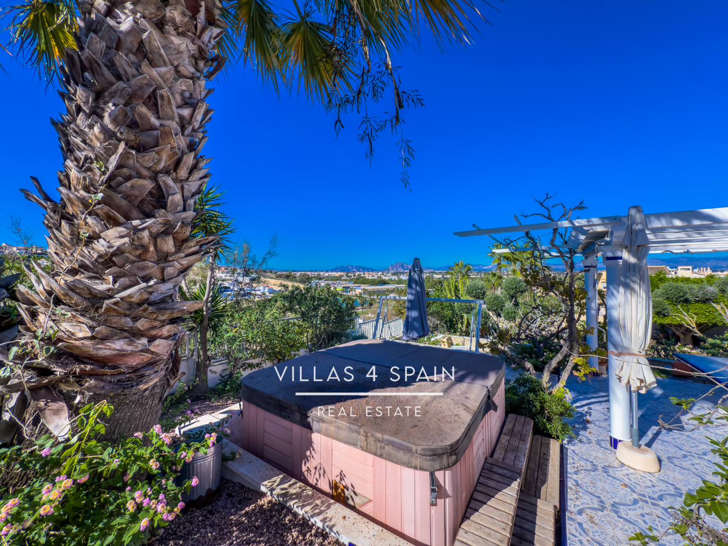 Resale - Copy: 4 Bedroom 3 Bathroom Villa In ciudad quesada La Marquesa Golf Course - av. del recorral  - Alicante