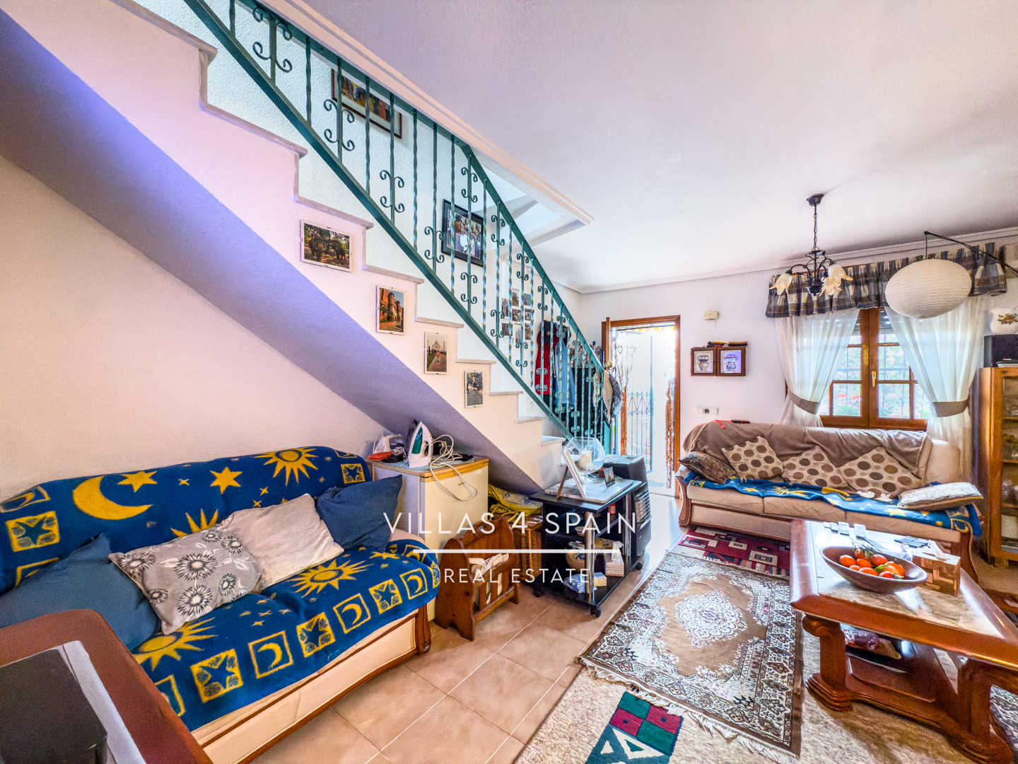 Resale - Copy: 2 Bed 2 Bath townhouse  with a front garden and Lake View in Ciudad Quesada Lo Pepin - avenida de españa - Alicante