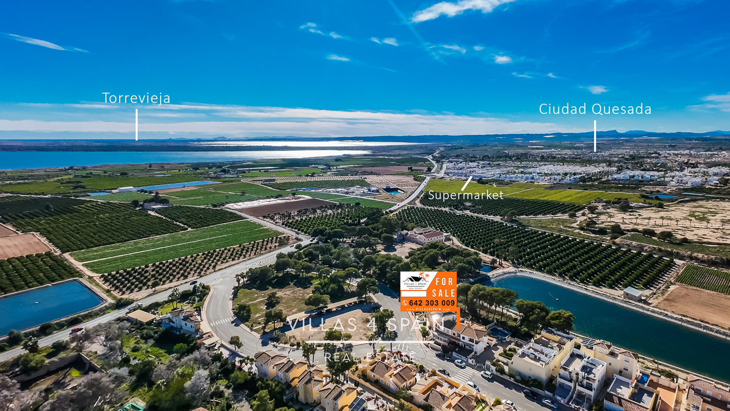 Resale - Copy: 2 Bed 2 Bath townhouse  with a front garden and Lake View in Ciudad Quesada Lo Pepin - avenida de españa - Alicante