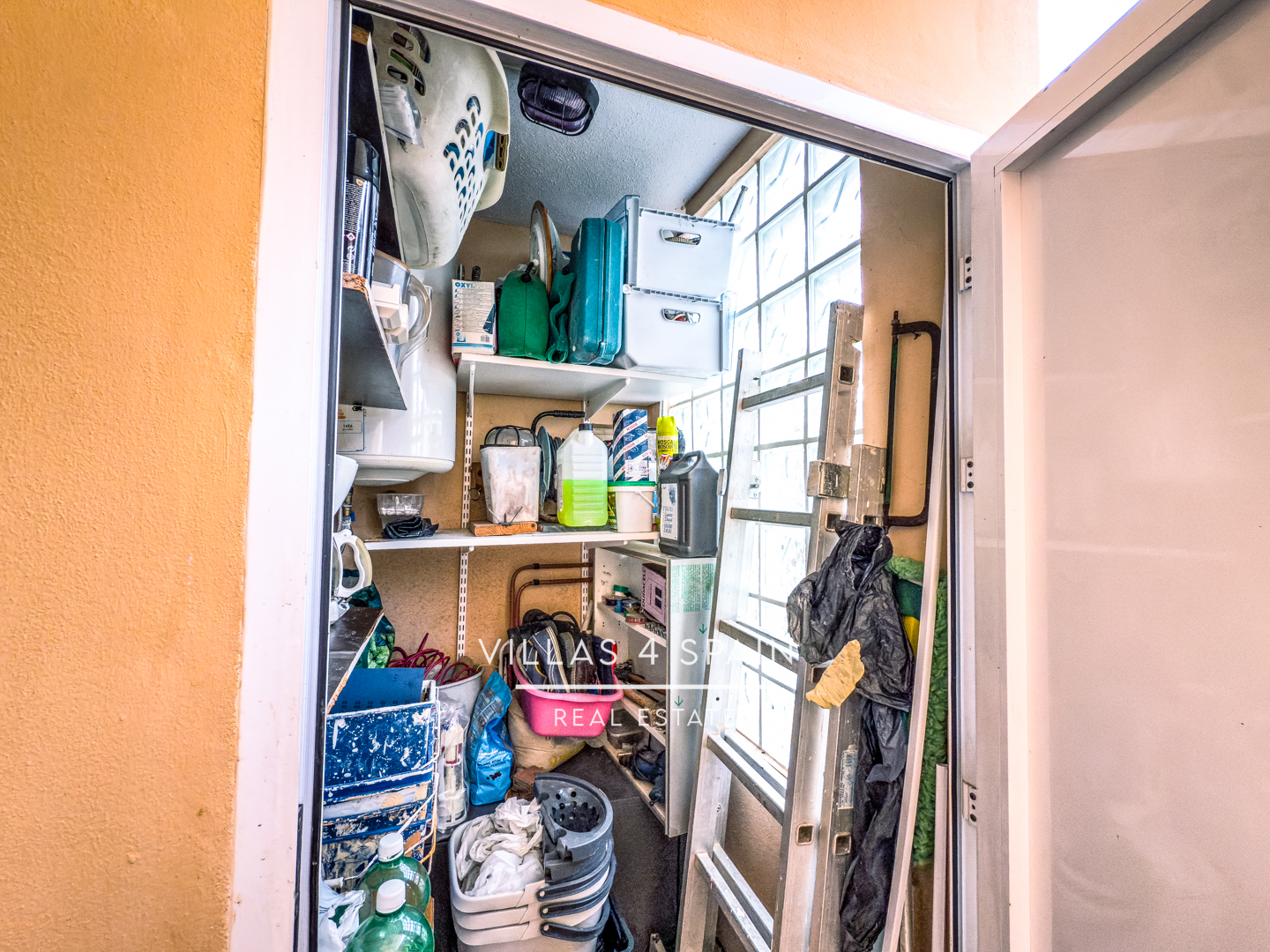 Resale - Copy: 2 Bed 2 Bath townhouse  with a front garden and Lake View in Ciudad Quesada Lo Pepin - avenida de españa - Alicante