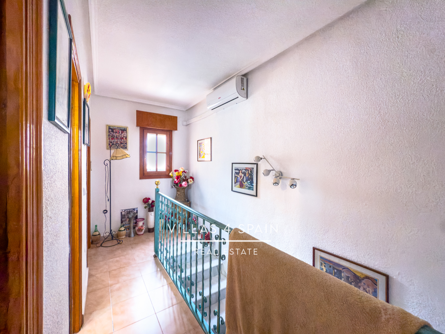 Resale - Copy: 2 Bed 2 Bath townhouse  with a front garden and Lake View in Ciudad Quesada Lo Pepin - avenida de españa - Alicante