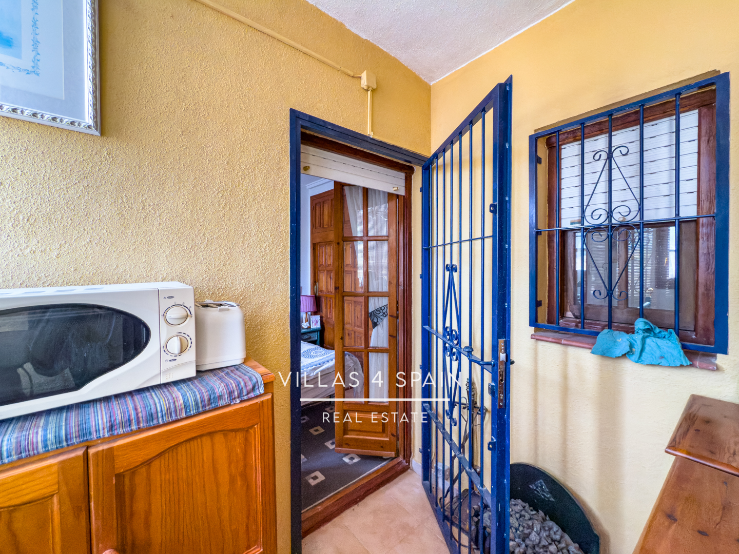 Resale - Copy: 2 Bed 2 Bath townhouse  with a front garden and Lake View in Ciudad Quesada Lo Pepin - avenida de españa - Alicante