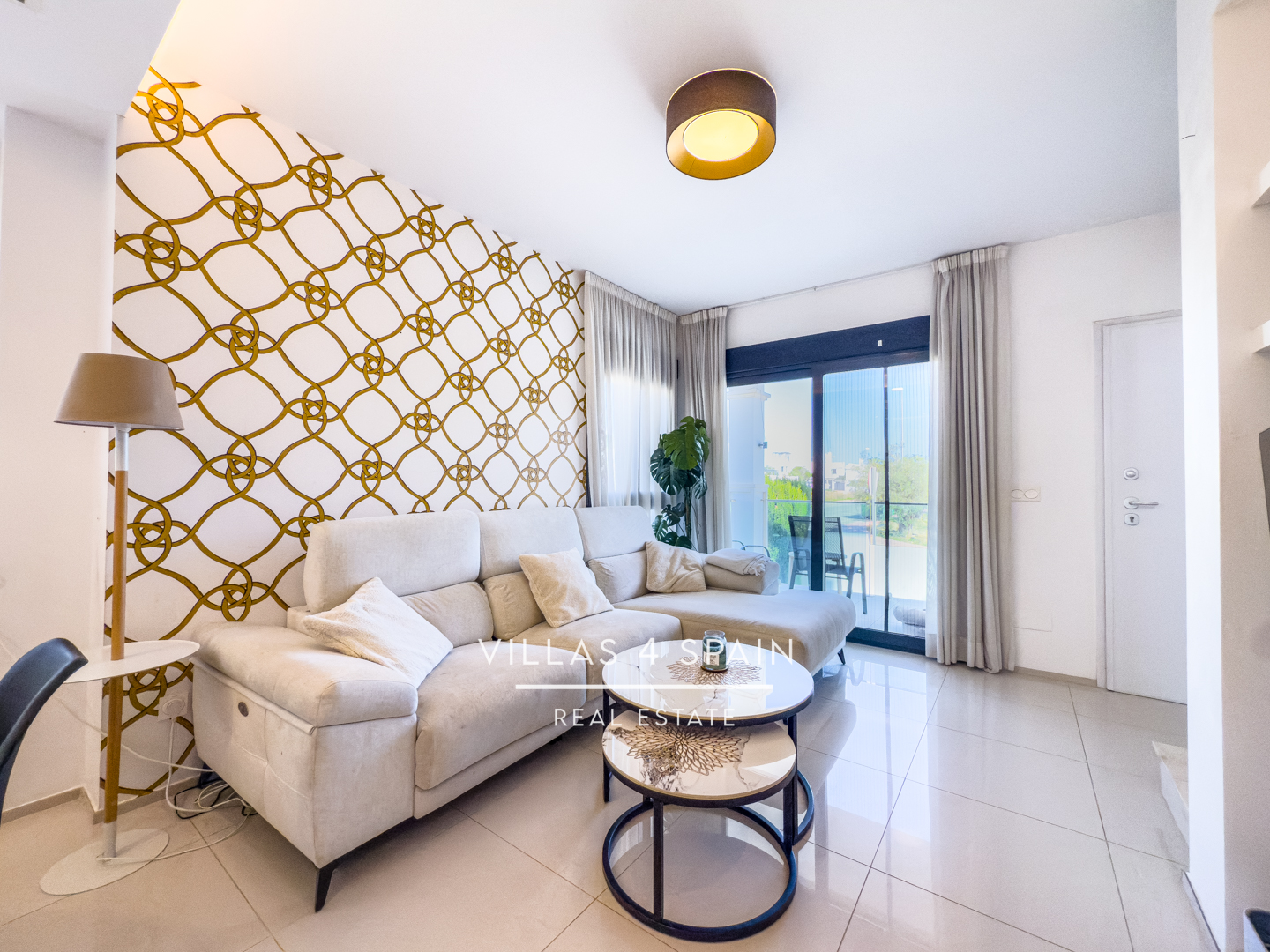 Resale - Copy: 3 Bedroom 3 Bathroom Corner Plot with Community Pool in Ciudad Quesada - Av. del Salvador - Alicante