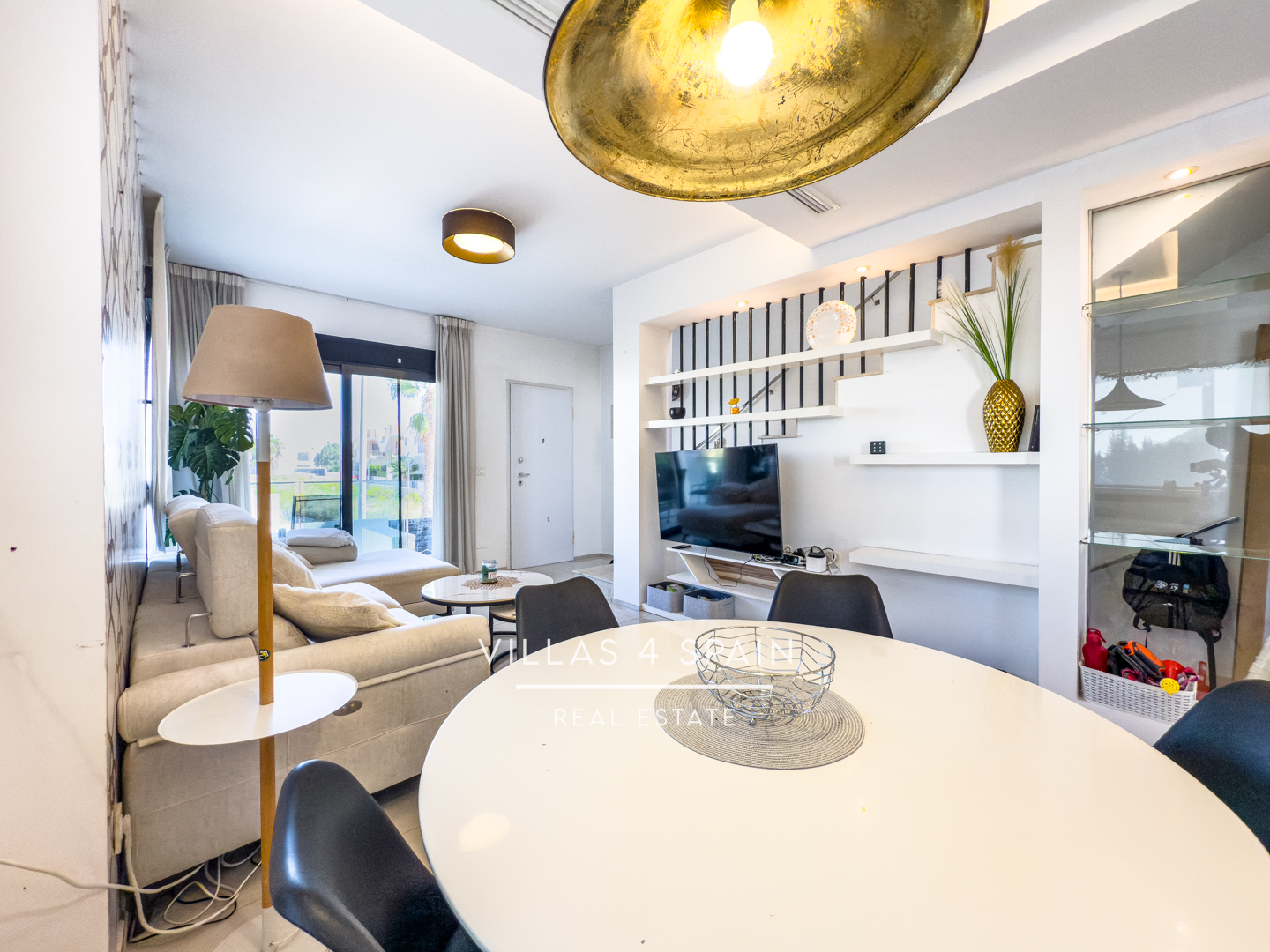 Resale - Copy: 3 Bedroom 3 Bathroom Corner Plot with Community Pool in Ciudad Quesada - Av. del Salvador - Alicante