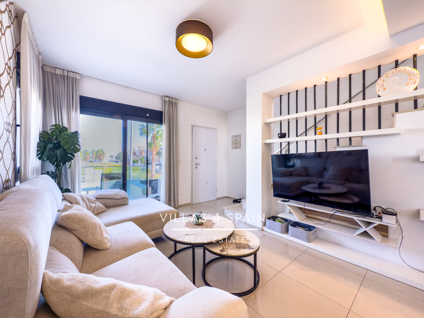 Resale - Copy: 3 Bedroom 3 Bathroom Corner Plot with Community Pool in Ciudad Quesada - Av. del Salvador - Alicante