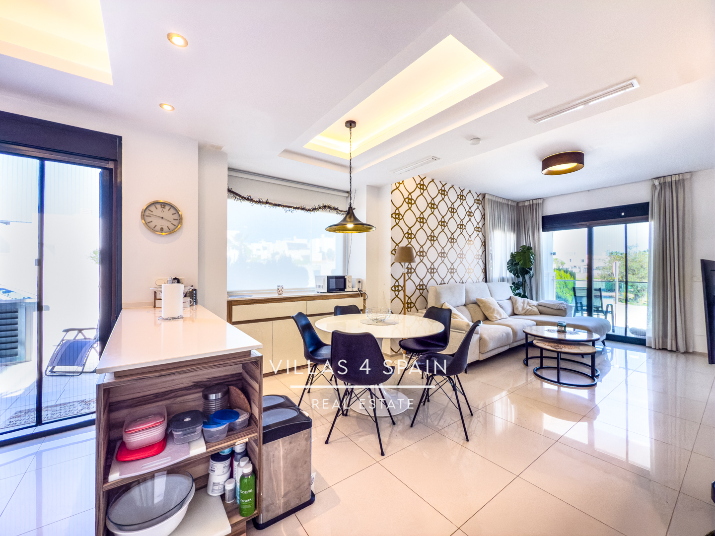 Resale - Copy: 3 Bedroom 3 Bathroom Corner Plot with Community Pool in Ciudad Quesada - Av. del Salvador - Alicante