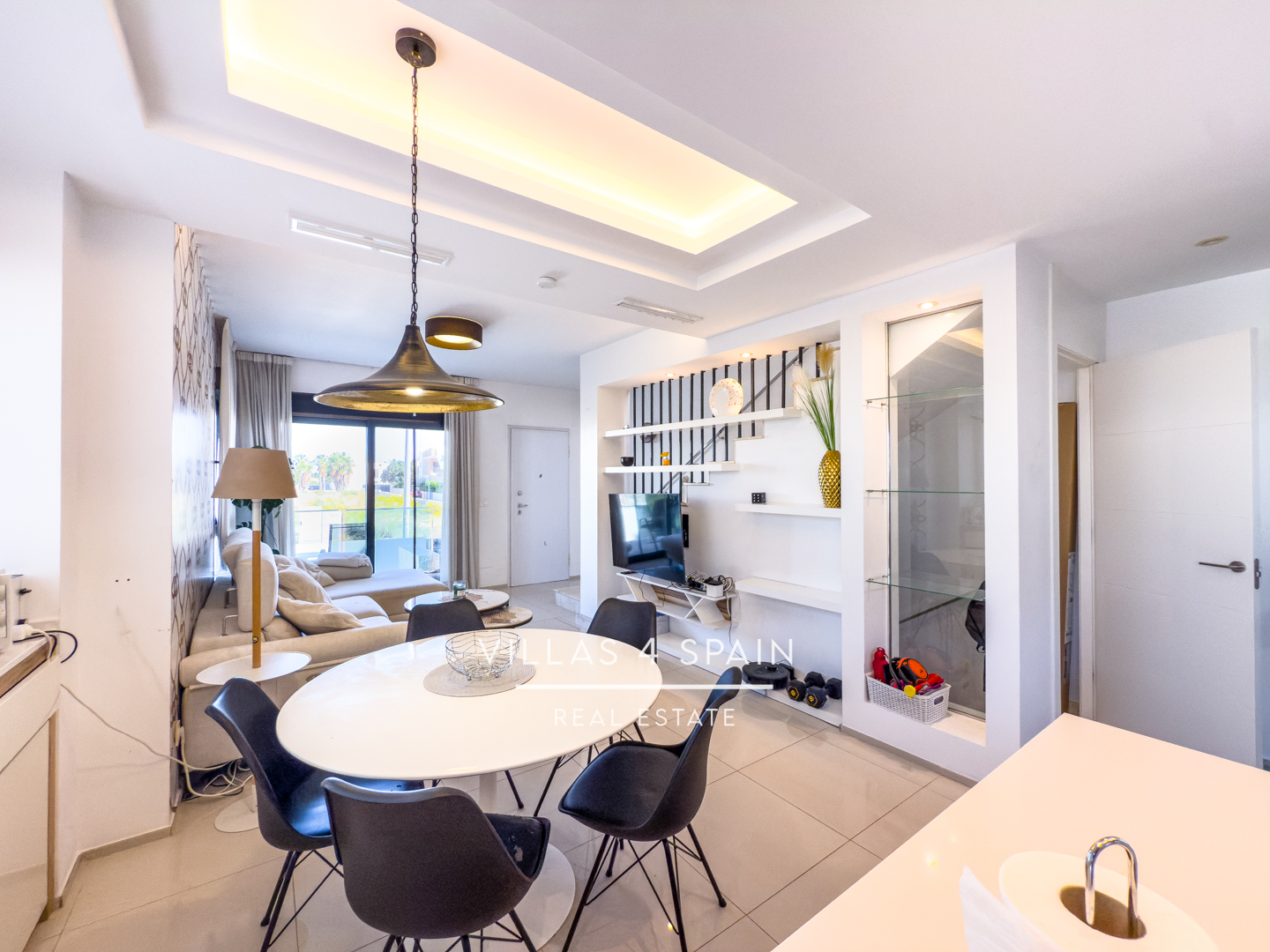 Resale - Copy: 3 Bedroom 3 Bathroom Corner Plot with Community Pool in Ciudad Quesada - Av. del Salvador - Alicante