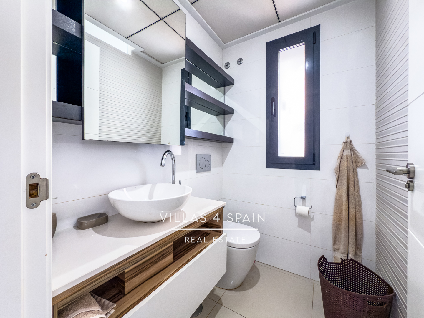 Resale - Copy: 3 Bedroom 3 Bathroom Corner Plot with Community Pool in Ciudad Quesada - Av. del Salvador - Alicante