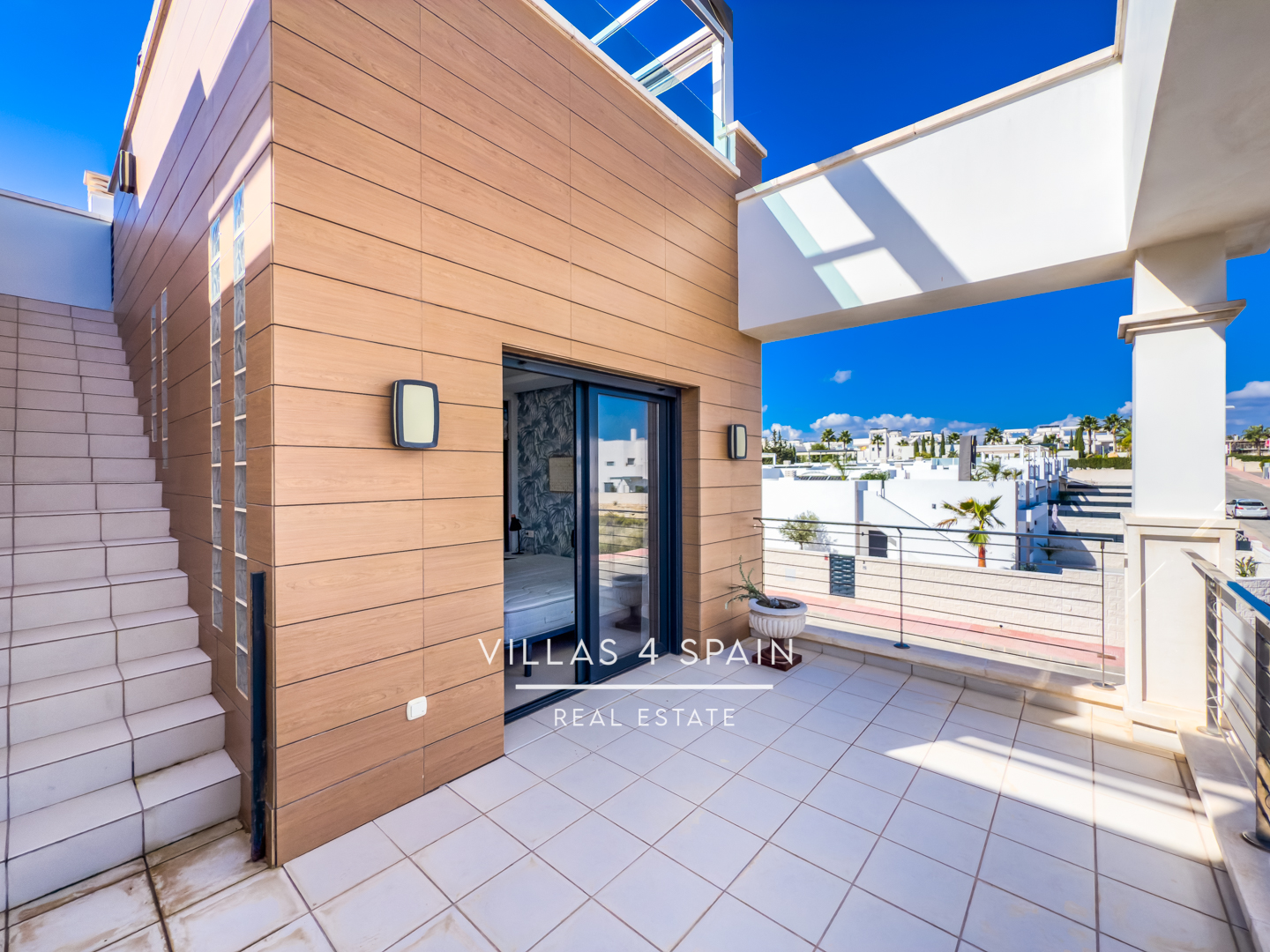 Resale - Copy: 3 Bedroom 3 Bathroom Corner Plot with Community Pool in Ciudad Quesada - Av. del Salvador - Alicante