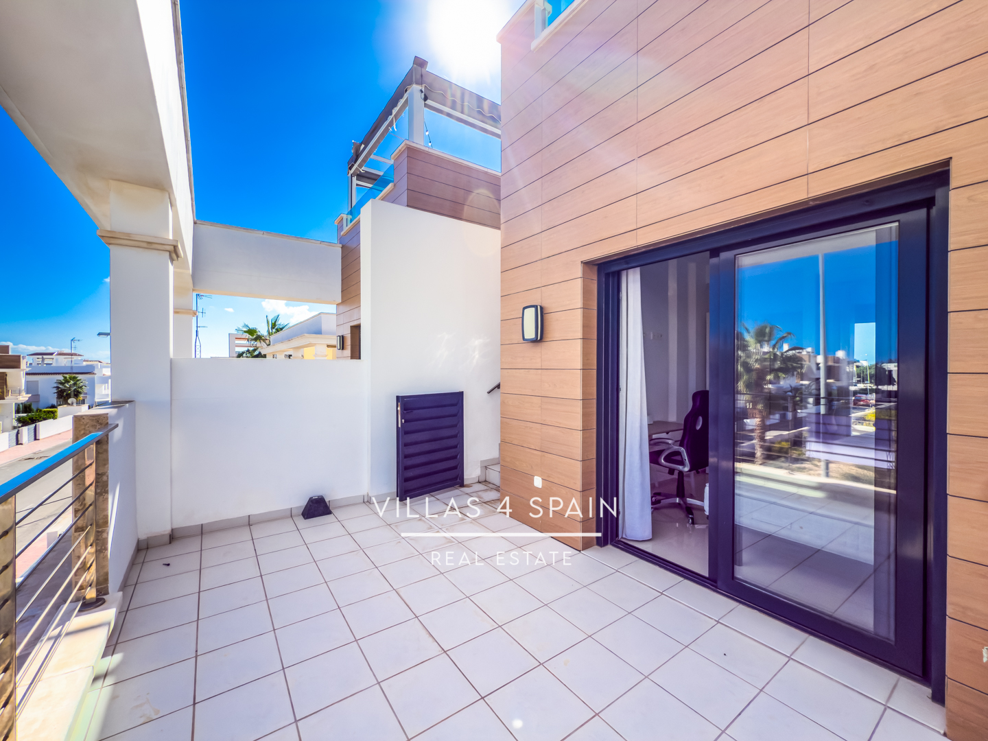 Resale - Copy: 3 Bedroom 3 Bathroom Corner Plot with Community Pool in Ciudad Quesada - Av. del Salvador - Alicante