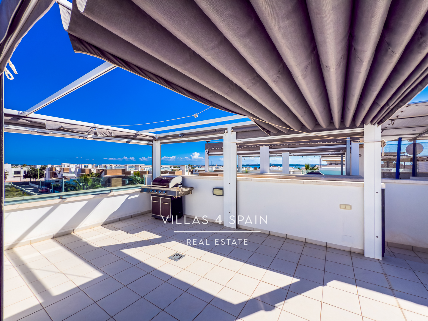 Resale - Copy: 3 Bedroom 3 Bathroom Corner Plot with Community Pool in Ciudad Quesada - Av. del Salvador - Alicante