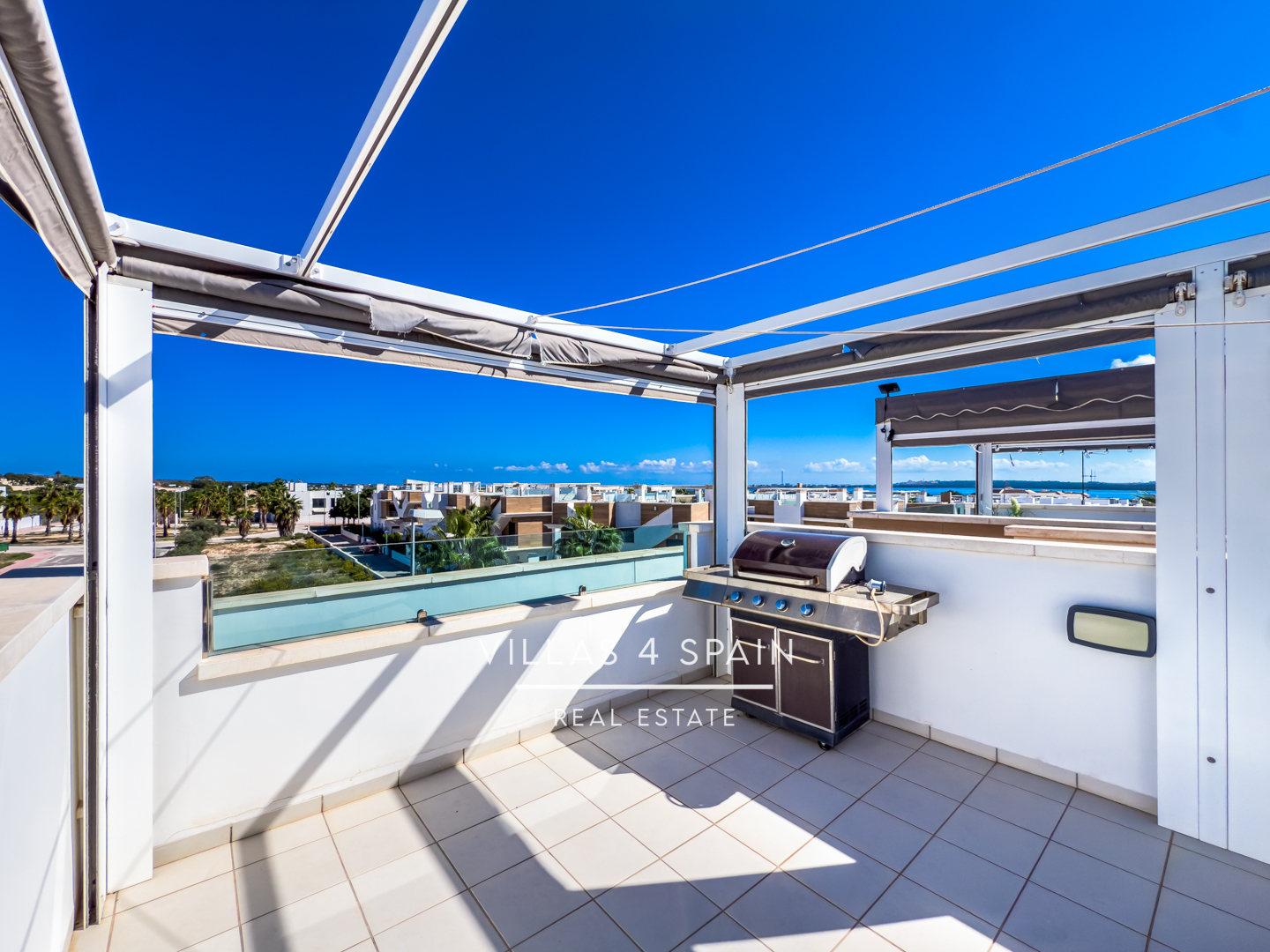 Resale - Copy: 3 Bedroom 3 Bathroom Corner Plot with Community Pool in Ciudad Quesada - Av. del Salvador - Alicante