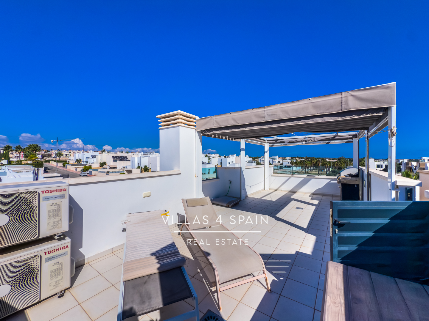 Resale - Copy: 3 Bedroom 3 Bathroom Corner Plot with Community Pool in Ciudad Quesada - Av. del Salvador - Alicante