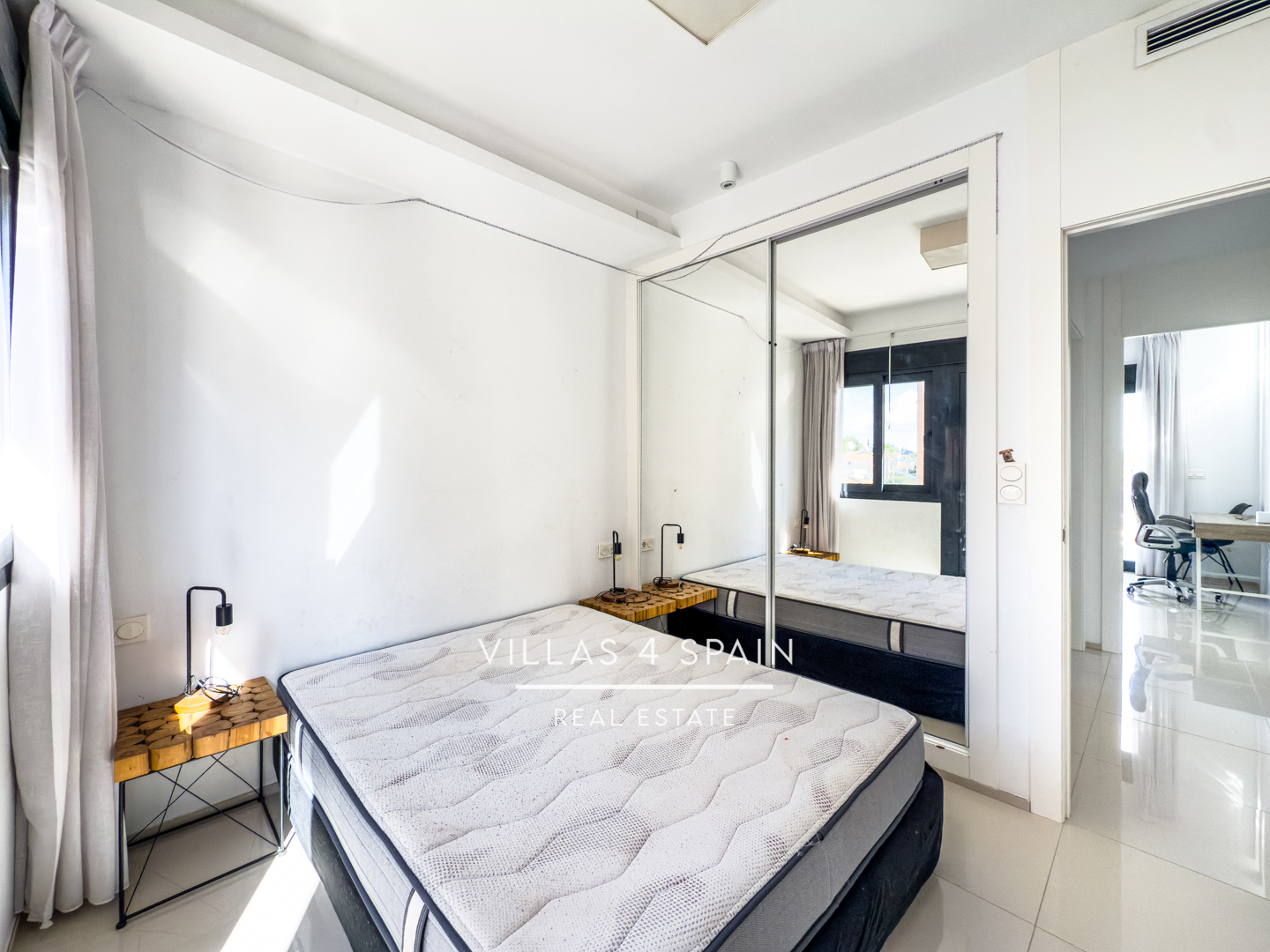 Resale - Copy: 3 Bedroom 3 Bathroom Corner Plot with Community Pool in Ciudad Quesada - Av. del Salvador - Alicante