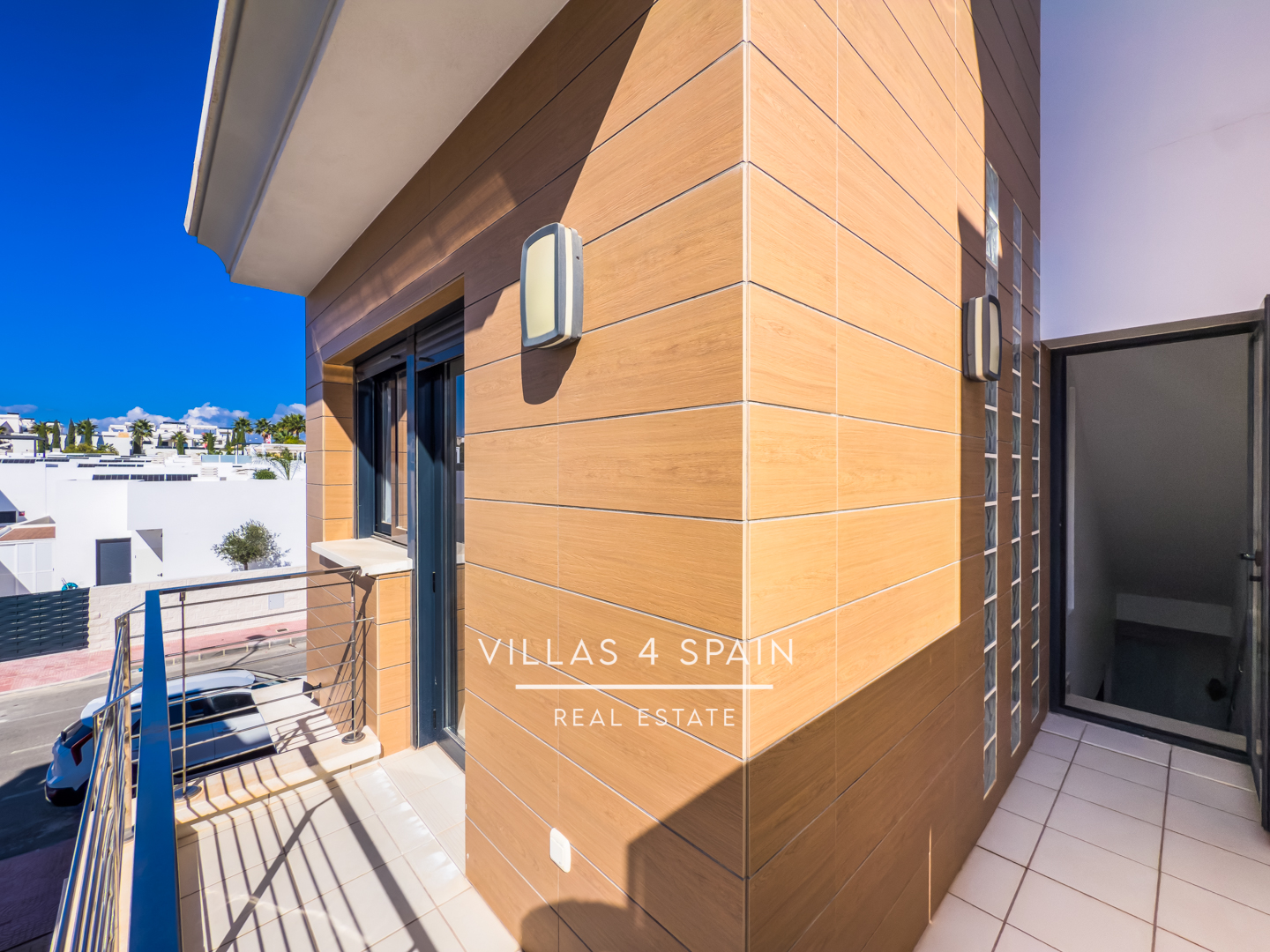 Resale - Copy: 3 Bedroom 3 Bathroom Corner Plot with Community Pool in Ciudad Quesada - Av. del Salvador - Alicante