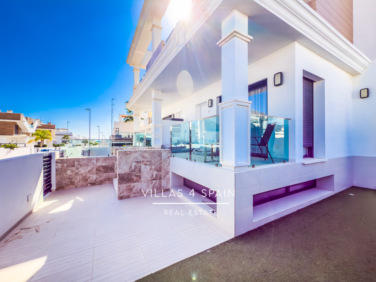 Resale - Copy: 3 Bedroom 3 Bathroom Corner Plot with Community Pool in Ciudad Quesada - Av. del Salvador - Alicante