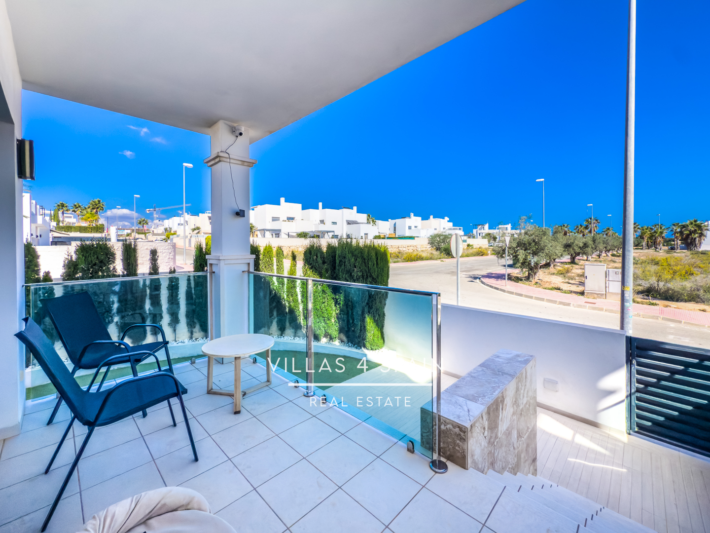 Resale - Copy: 3 Bedroom 3 Bathroom Corner Plot with Community Pool in Ciudad Quesada - Av. del Salvador - Alicante